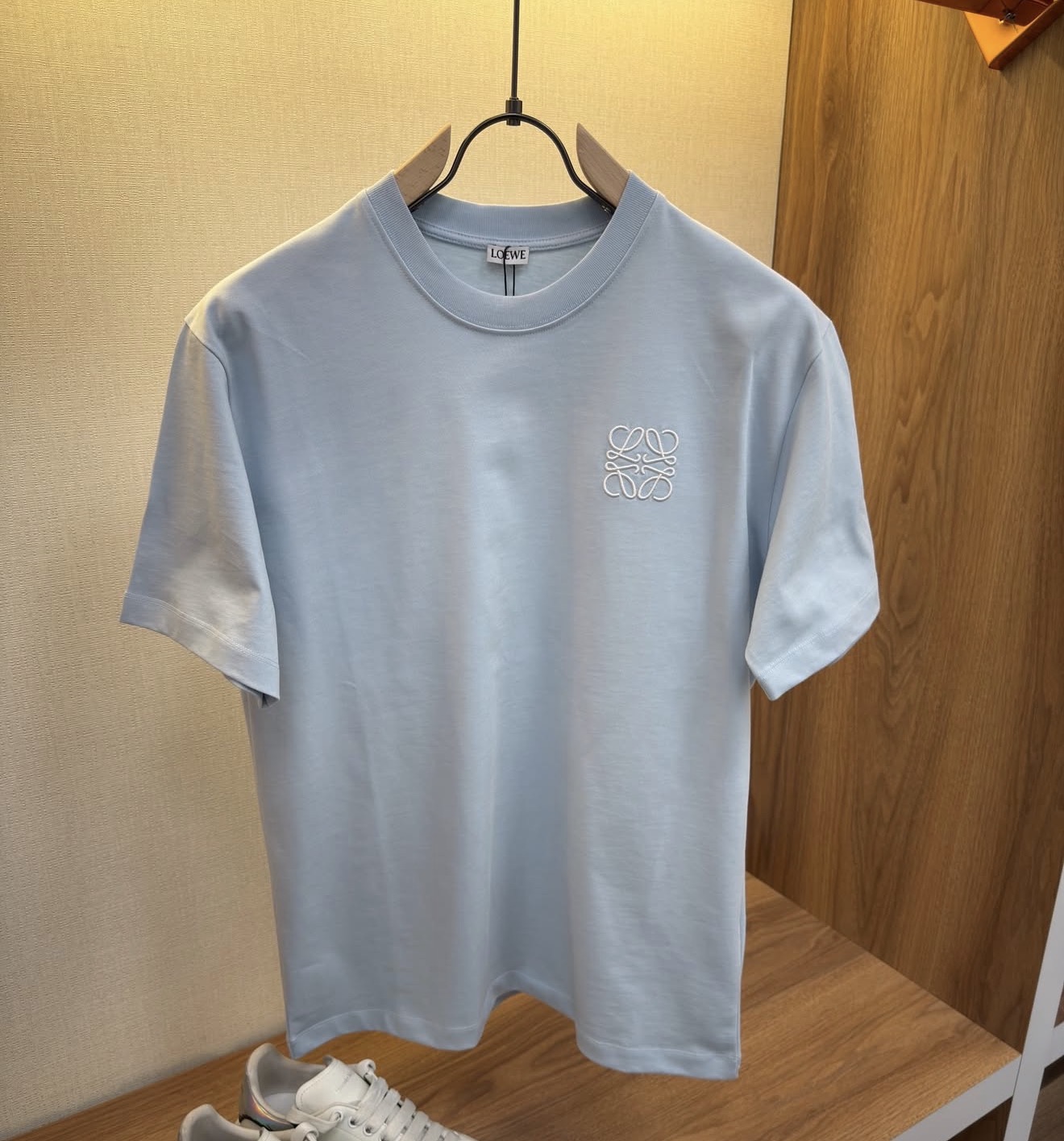 Playera con logo loewe 