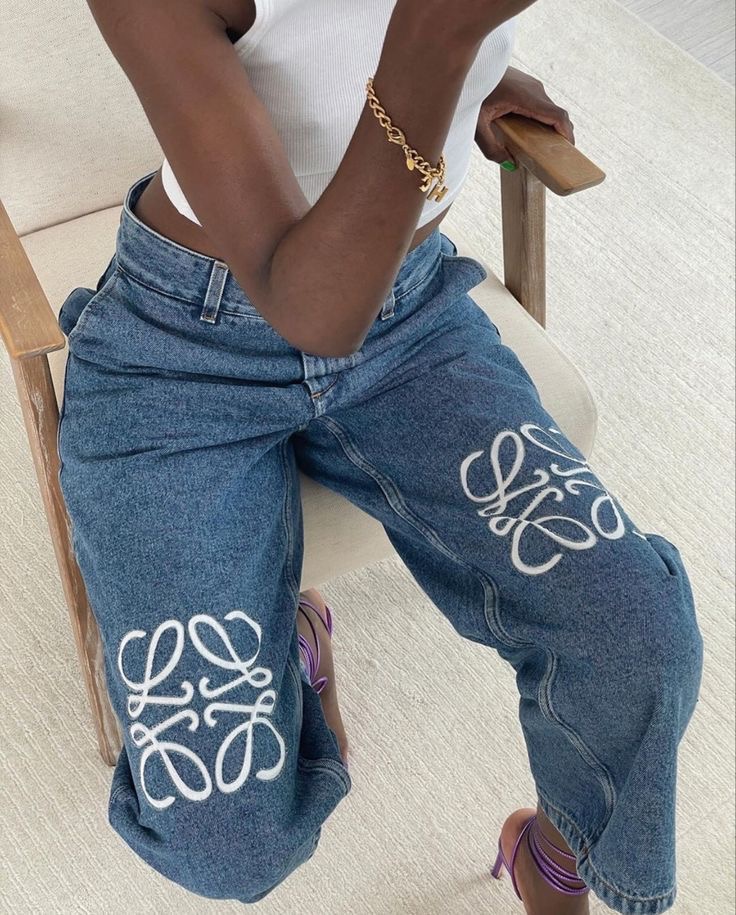 loewe jeans con anagrama